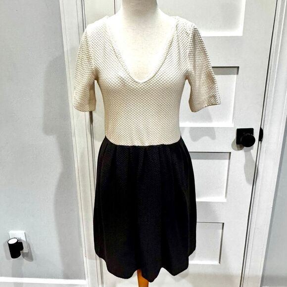 Ganni Dress Pleated. Cream/Black. Size Medium. - Picture 1 of 9